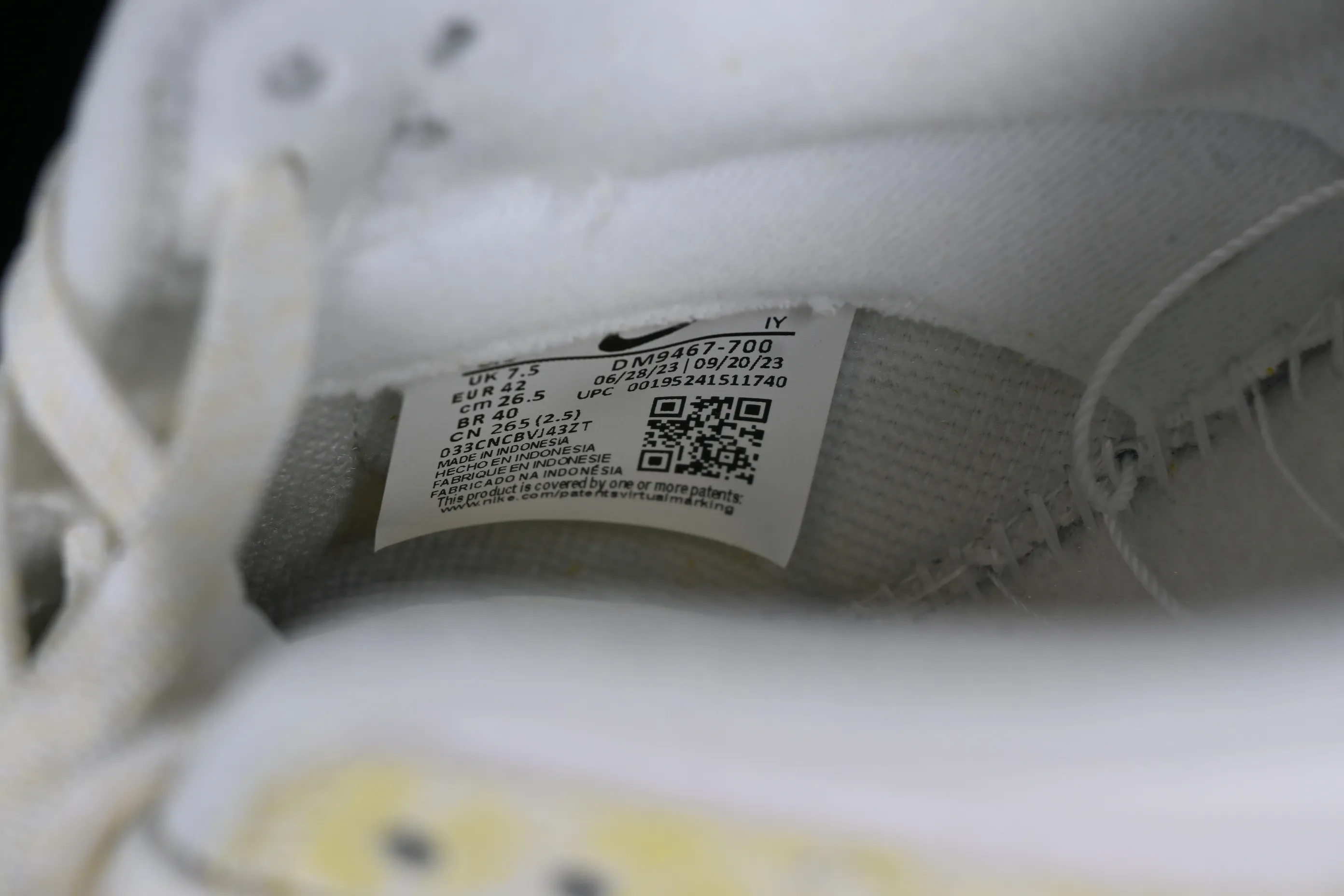 All categories Nk SB Dunk series Nk SB Dunk Low low-top sneakers Nk SB Dunk Low Prm yellow and white color SB smashed backboard fashion casual sneakers DM9467-700